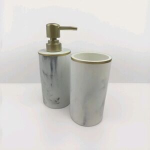 New In Box Sunday Citizen Resin‎ Bath Set Soap Dispenser & Toothbrush Holder